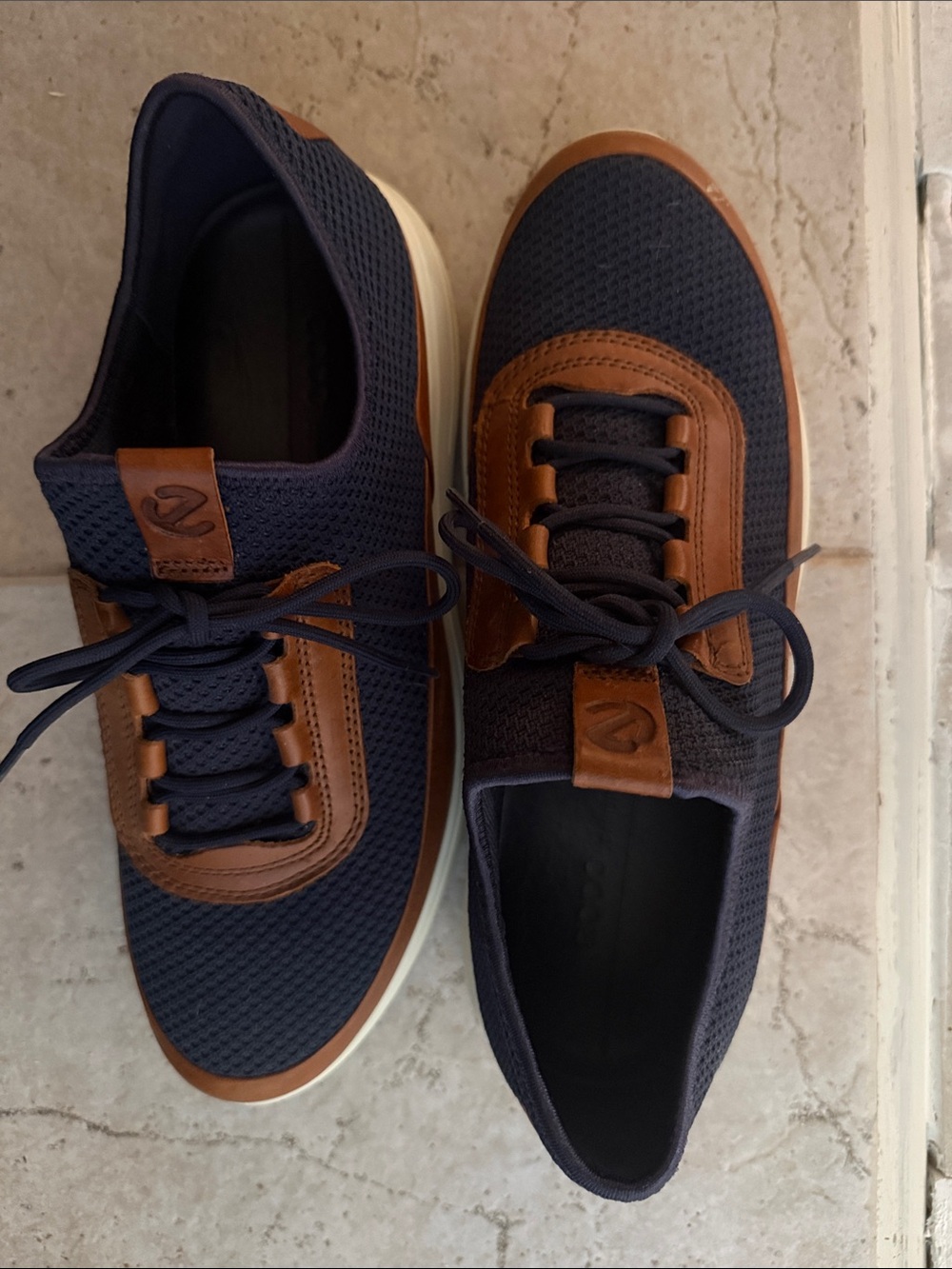 NEW **Men's size 10 Navy and Brown Casual ECCO Sneakers